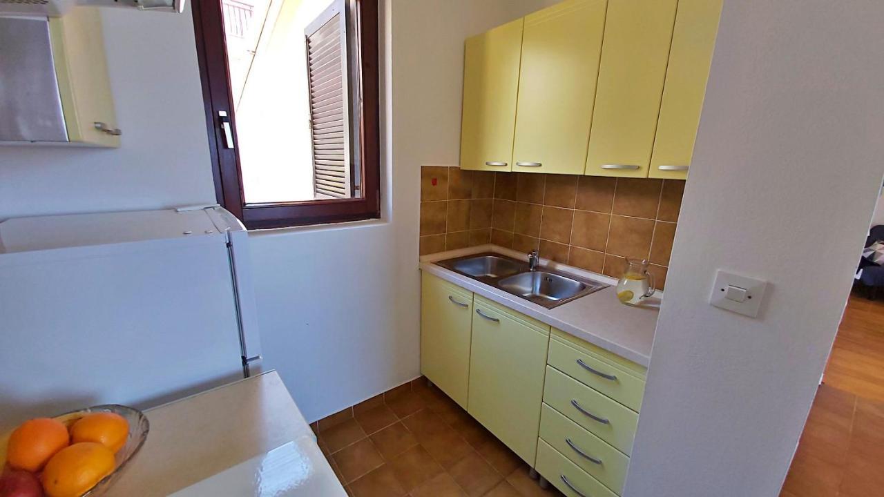 Apartment Roscic Omiš Eksteriør billede